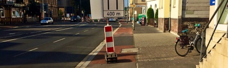 Schild auf dem Radweg